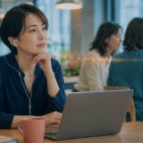 教材音声と実際のネイティブ会話の違いに気づく英語学習者
