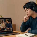 海外ドラマを英語音声で見ながら聞き取れない理由を考える大人の英語学習者