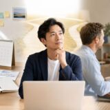 TOEIC学習と英会話練習のどちらを優先するか考える社会人