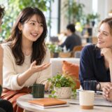 英語のグループ会話で相手の間を見て自然に発言する日本人学習者